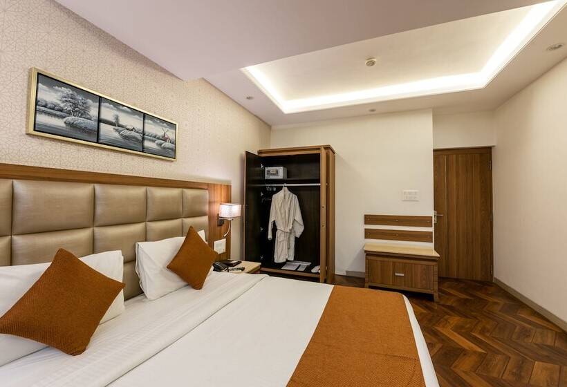 חדר קלאב, Click Hotel Nashik