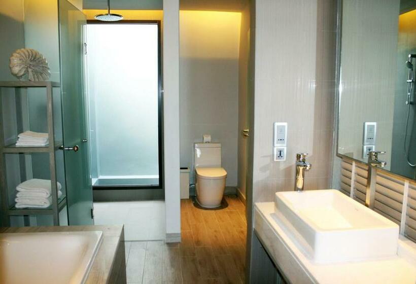 Трехместный Номер Deluxe, Pullman Phuket Arcadia Naithon Beach