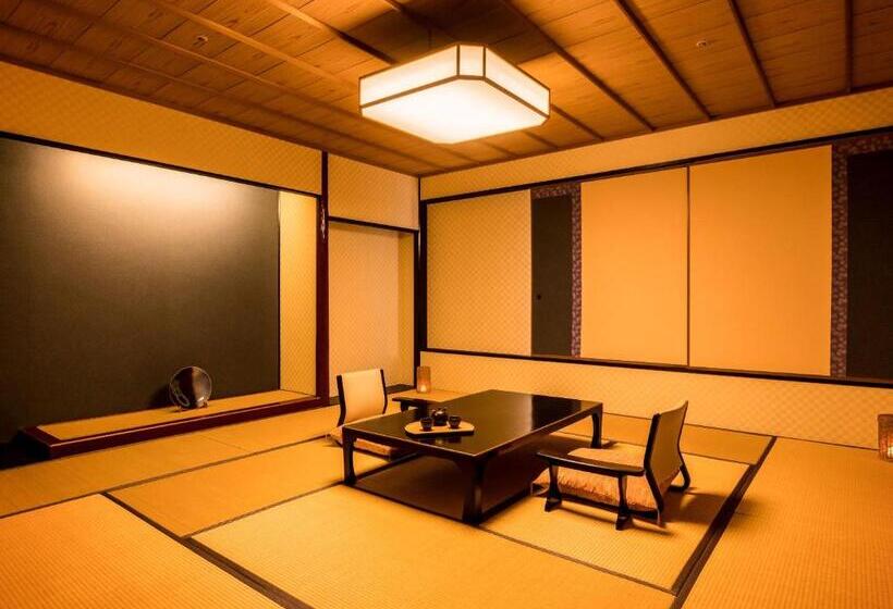 Номер Superior Вид на Город, Ooedo Onsen Monogatari Premium Saiki Bekkan