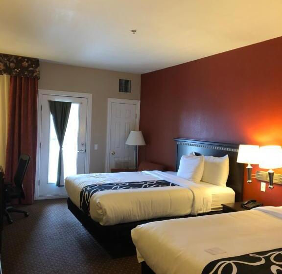 Номер Стандарт с Балконом, Americas Best Value Inn   Gun Barrel City