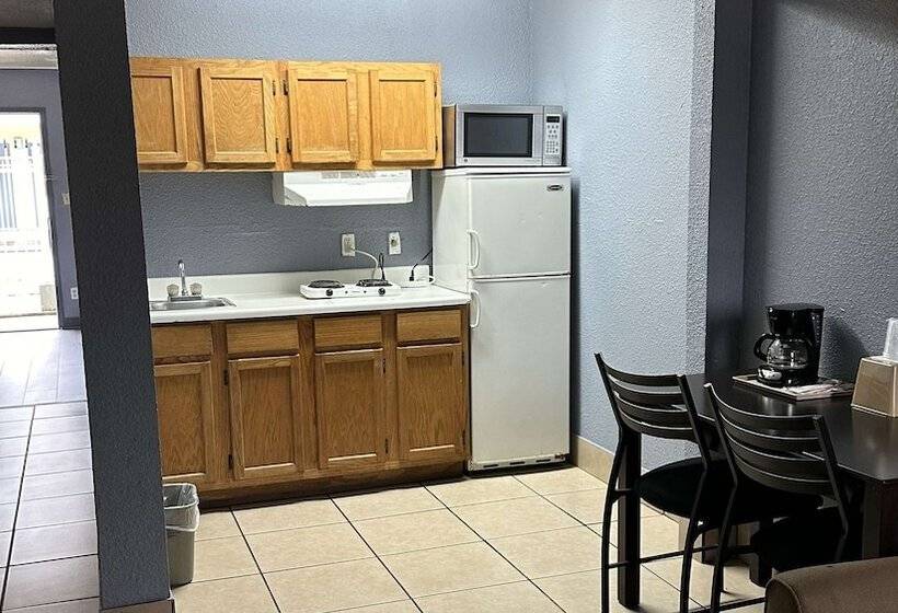 带2个双人床的标准工作室, Americas Best Value Inn And Suites Groves