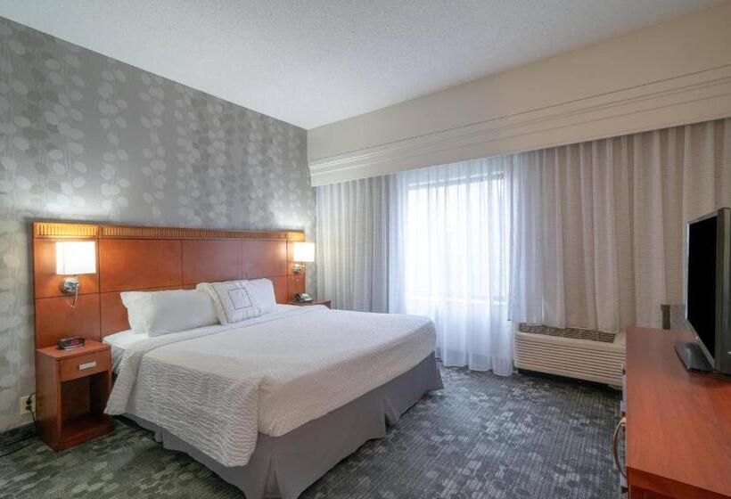 Люкс Кровать Кинг, Courtyard By Marriott Salisbury