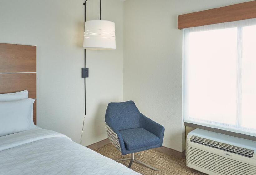 Номер Стандарт, Holiday Inn Express & Suites Akron Regional Airport Area By Ihg