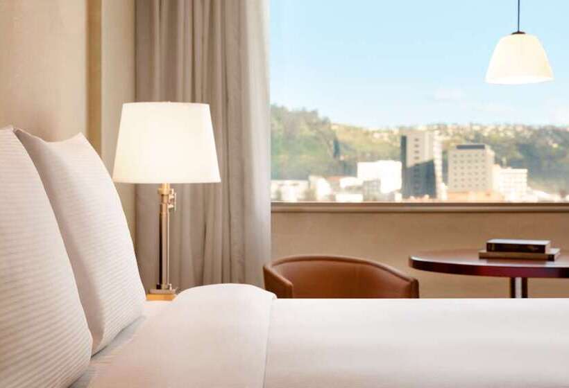 سوئیت اجرایی با تخت کینگ, Conrad Beijing