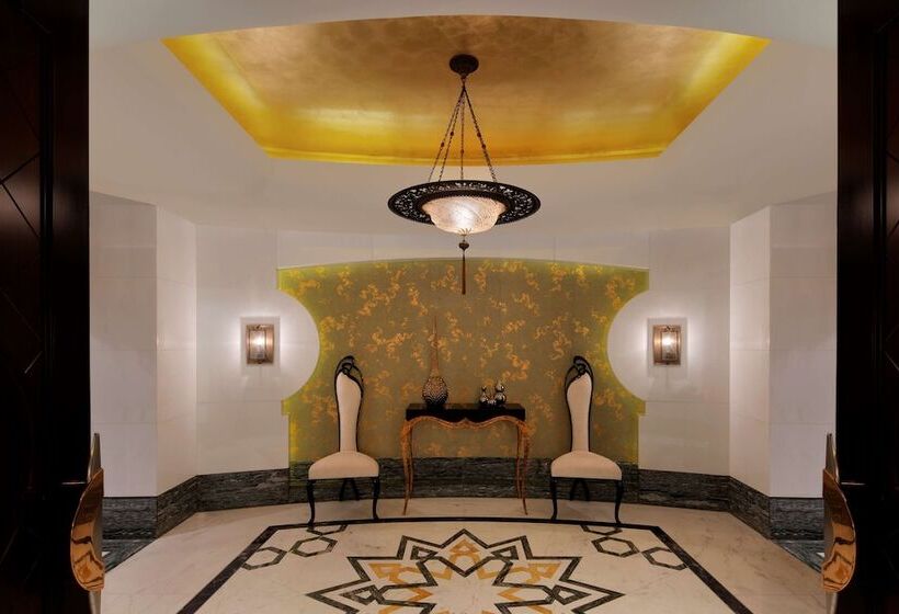Королевский Люкс, Conrad Dubai