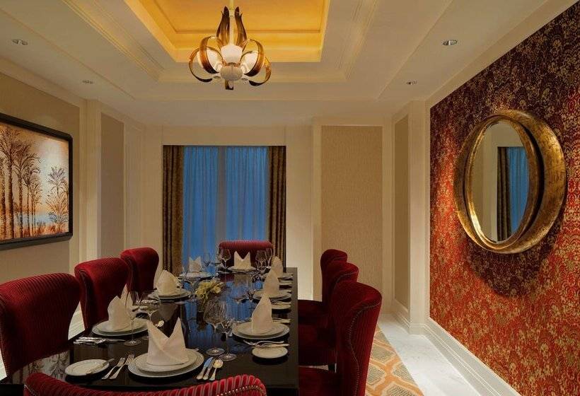 Королевский Люкс, Conrad Dubai