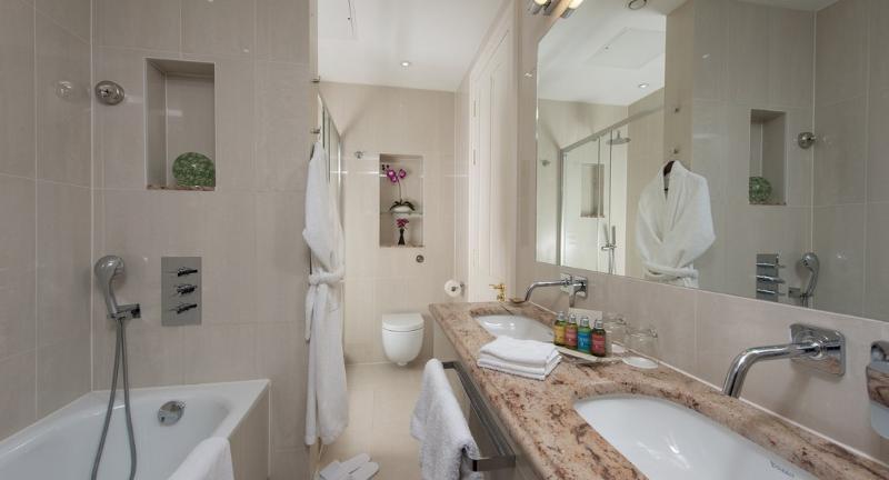 Номер Deluxe, Yashail Hotel Haridwar