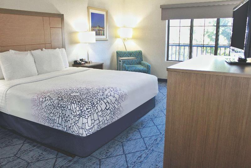 Номер Deluxe Кровать Кинг, La Quinta By Wyndham Ne Long Beach/cypress