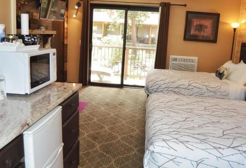 Deluxe room with river view, The Inn On Fall River & Fall River Cabins