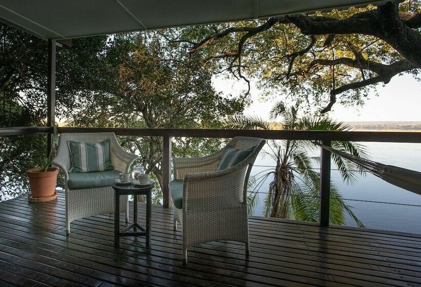 سوئیت دولوکس با چشم‌انداز رودخانه, The River Club