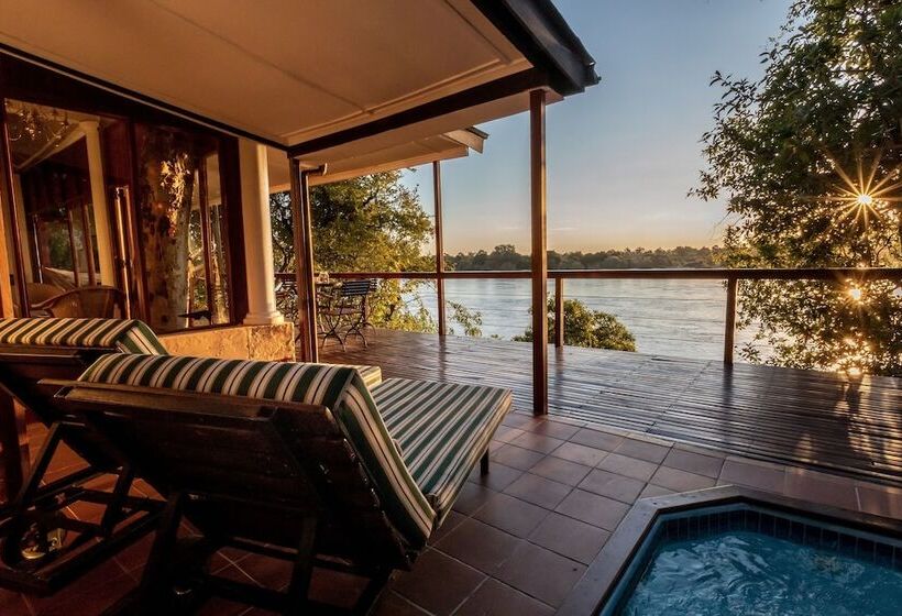 سوئیت دولوکس با چشم‌انداز رودخانه, The River Club