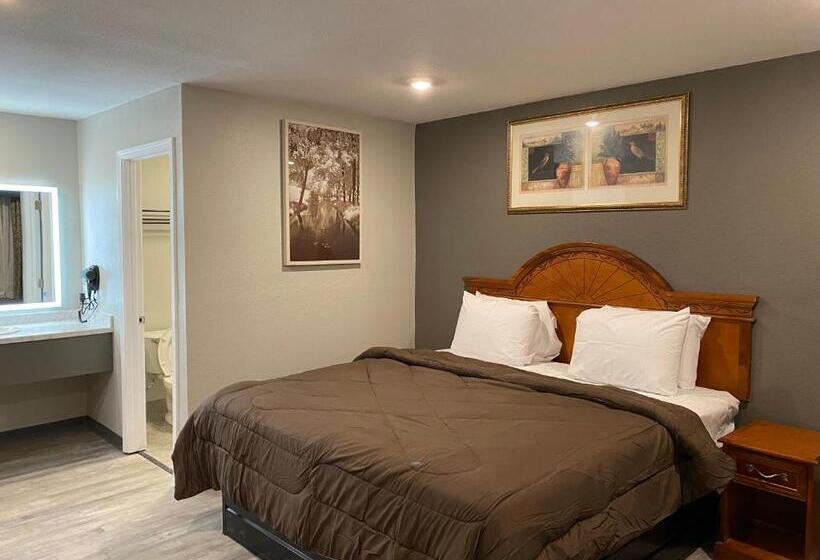 Люкс Superior, Ozark Inn & Suites