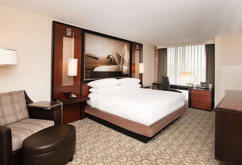 Номер Стандарт Кровать Кинг Адаптированный для Инвалидов, Doubletree By Hilton Hotel & Suites Charleston Airport