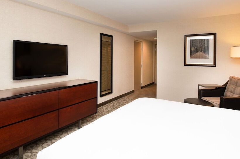 Люкс Повышенной Комфортности, Doubletree By Hilton Hotel & Suites Charleston Airport
