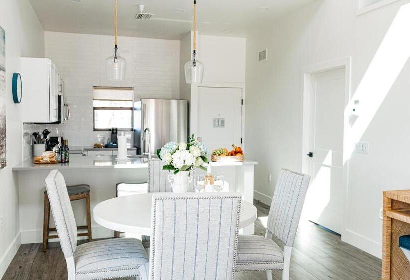 발코니가 있는 스위트, The Suites At Fishermen S Village   2 Bedroom Suites
