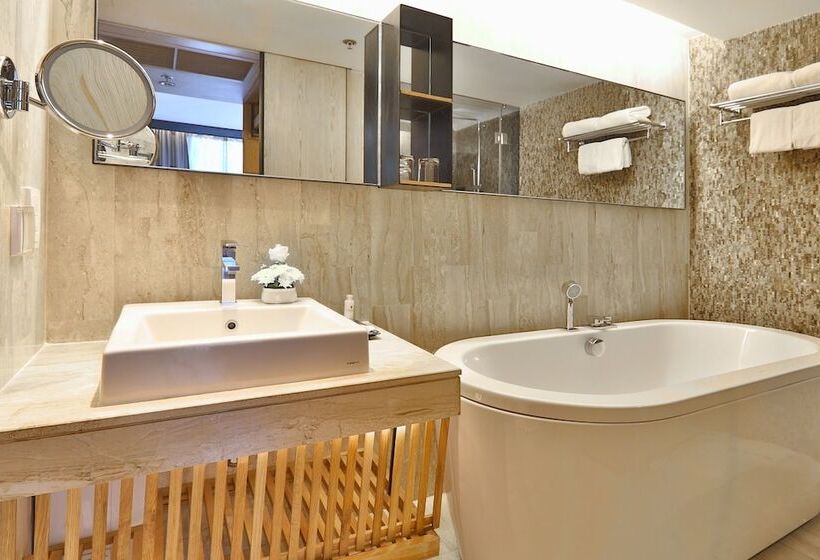 Люкс Повышенной Комфортности, Arcadia Suites Bangkok