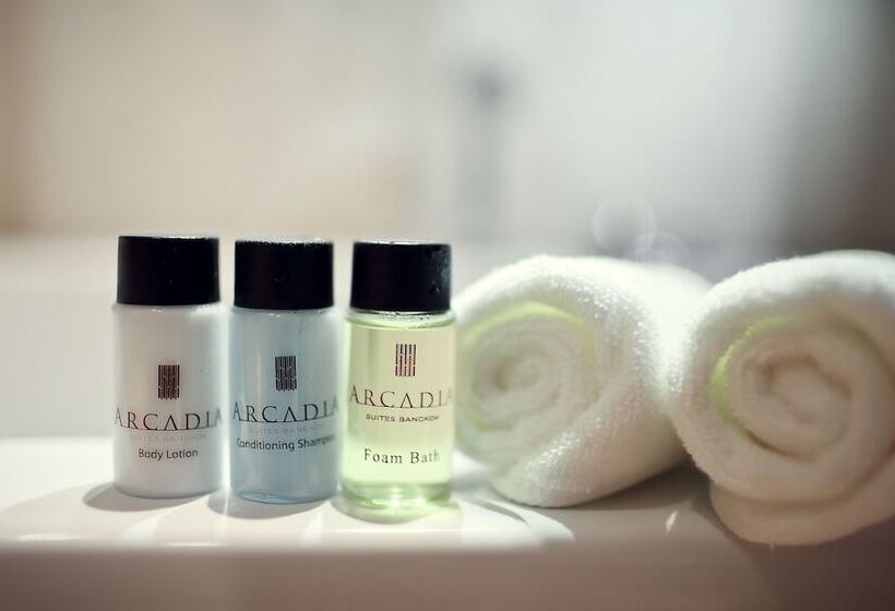 Люкс Премиум Вид на Бассейн, Arcadia Suites Bangkok