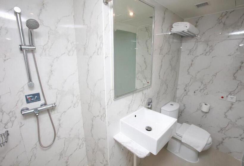 اتاق ساده چهارنفره, Mini Hotel Causeway Bay