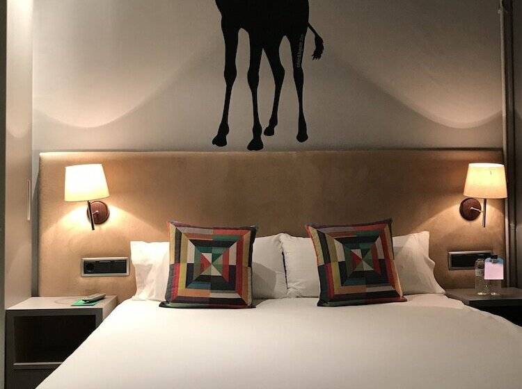 اتاق اکونومی, Chic & Basic Zoo