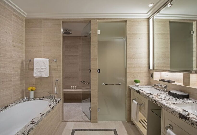 Люкс Клуб, The Langham, Chicago