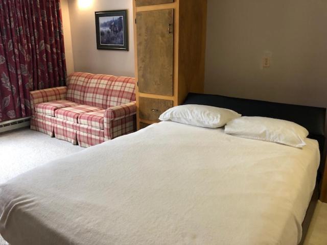 Четырехместный Номер Стандарт, Evergreen Valley Inn