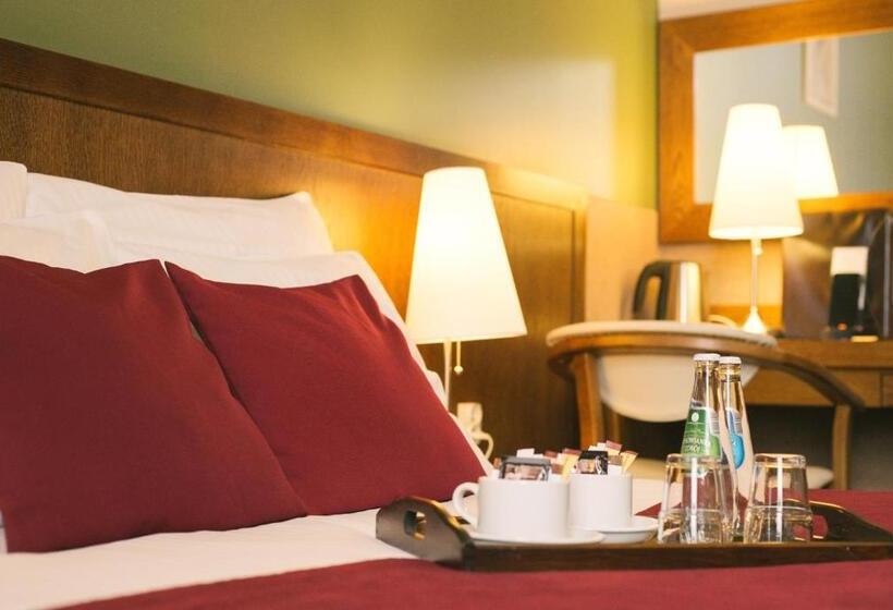 Номер Премиум Вид на Сад, Yarden By Artery Hotels