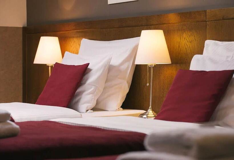 Номер Стандарт Трехместный, Yarden By Artery Hotels