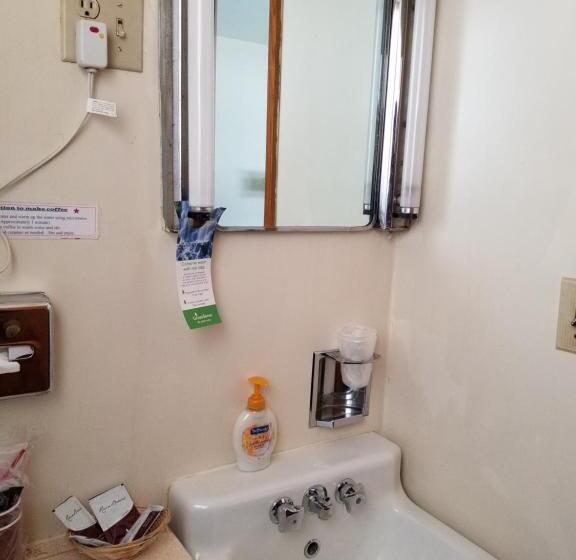 Номер Стандарт, Home Motel Abbotsford