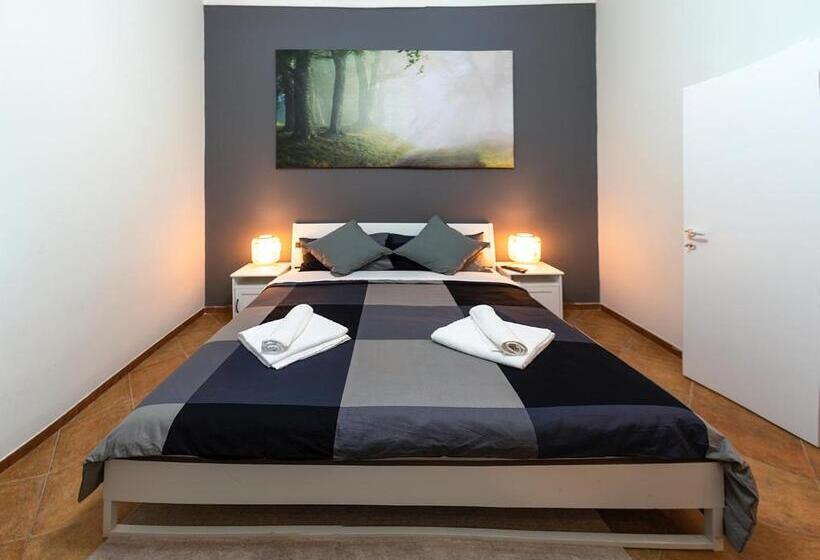 Standard Quadruple Room, Martini Rooms