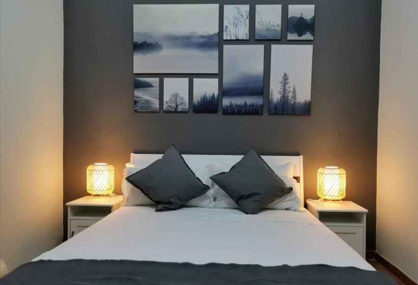 Deluxe Room, Martini Rooms