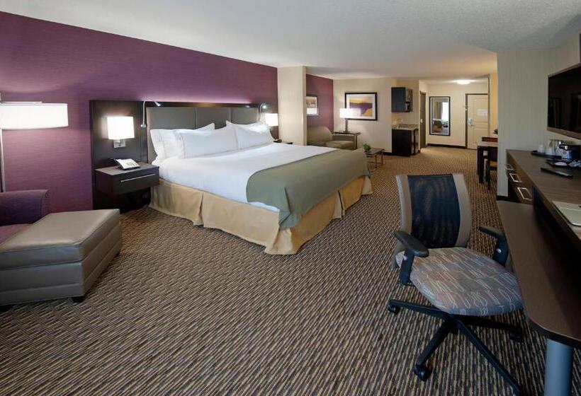 带大床的套房, Holiday Inn Express Hotel & Suites Clearfield, An Ihg