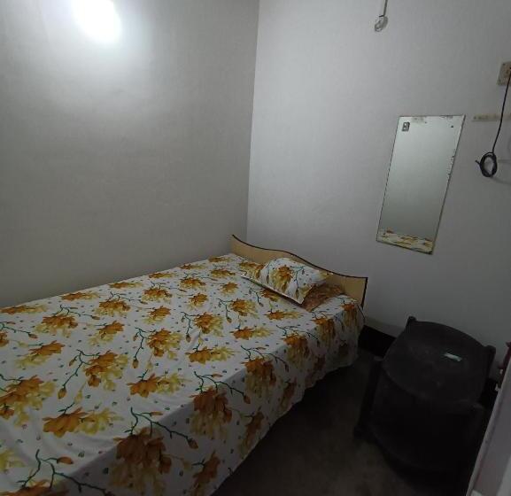 Quarto Economy Individual, Ajanta Lodge