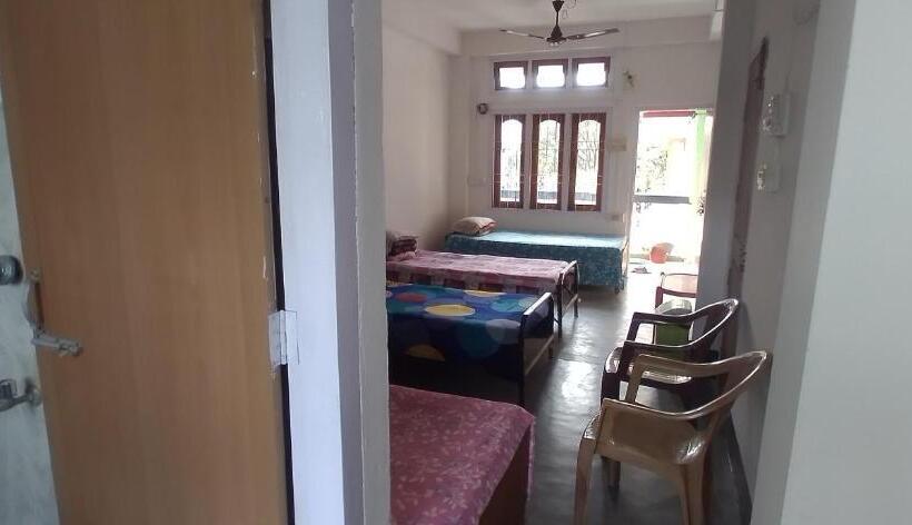 Quarto Quadruple Standart com Varanda, Ajanta Lodge