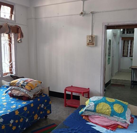 Quarto Familiar, Ajanta Lodge