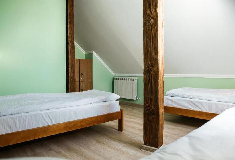 تختخواب در اتاق مشترک, Sweet Home Hostel