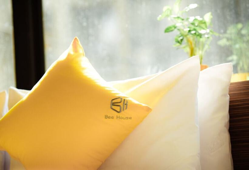 اتاق لوکس سه تخته, Bee House By Cosmos Creation  Taipei Main Station