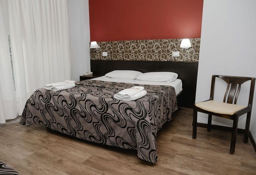 اتاق استاندارد چهار تخته, Tucuman Palace