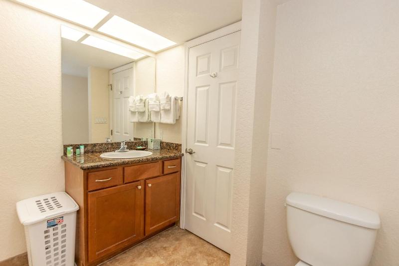 מיטת קינג בסוויטה, Coconut Cove Allsuite