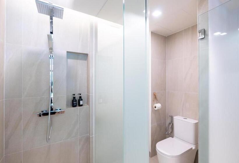اتاق لوکس با چشم‌انداز استخر, Panwaburi Beachfront Resort
