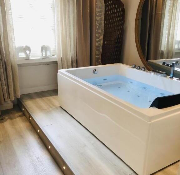 Стандартный Номер Кровать Кинг, Buddha Beach Thoiry