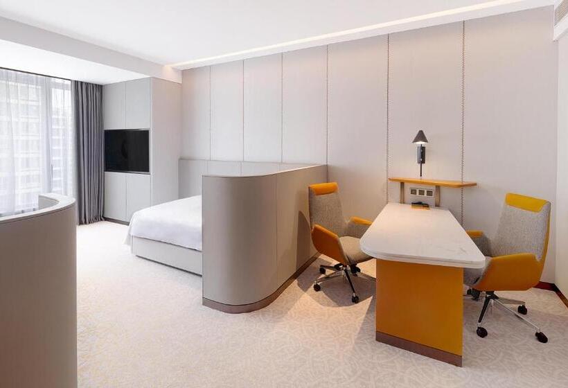 Номер Стандарт с Гостиной, Crowne Plaza Qingdao Jinshui, An Ihg