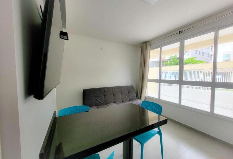 스탠다드 스튜디오, Hospeda Mariscal Flat