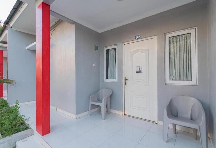 Номер Deluxe, Markoni Pamanukan Mitra Reddoorz