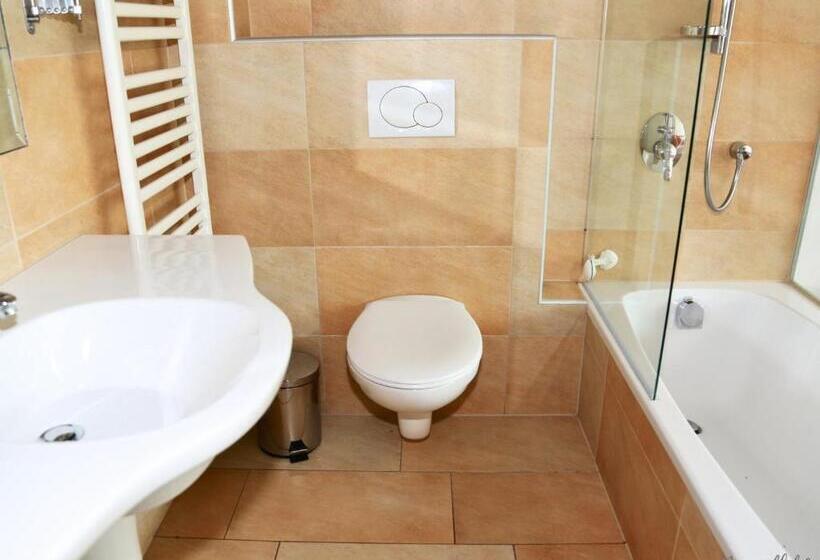 اتاق استاندارد سه نفره, Sporthotel Shanti