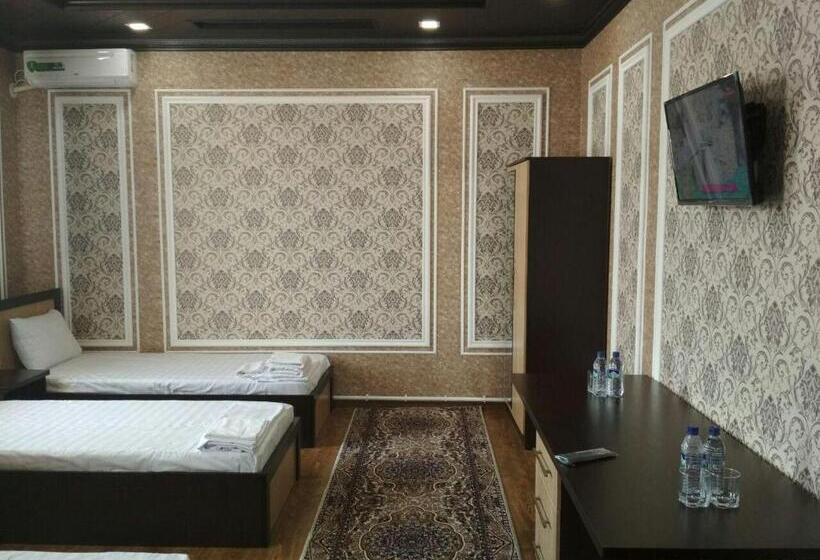 舒适三人间, Hostel Farovon
