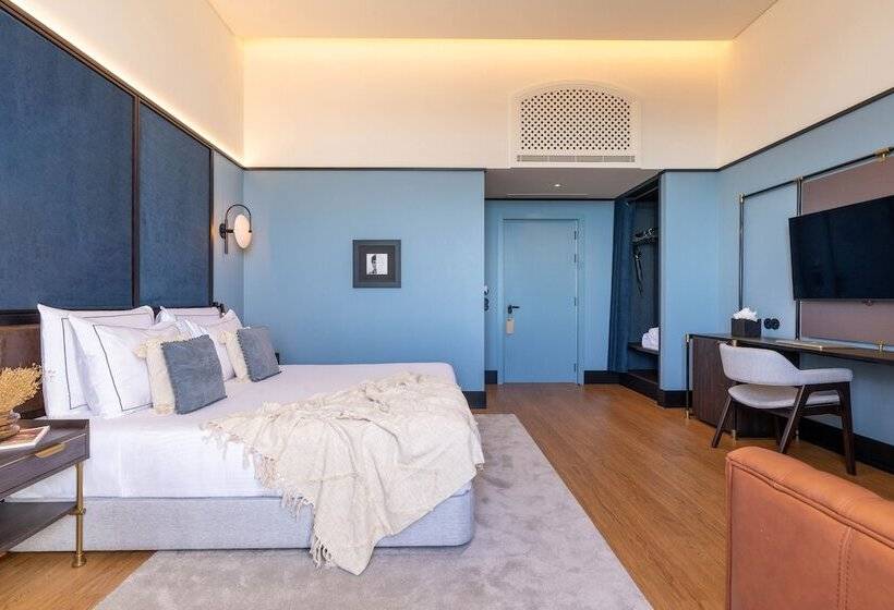 Junior suite with river view, The Editory Riverside, Santa Apolonia