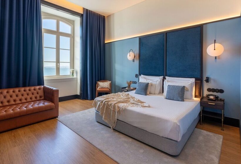 Junior suite with river view, The Editory Riverside, Santa Apolonia