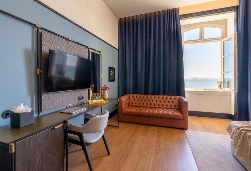 Junior suite with river view, The Editory Riverside, Santa Apolonia