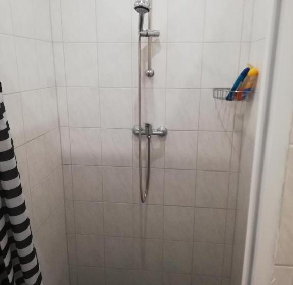 Номер Стандарт Четырехместный Совместный Санузел, Lucky Hostel
