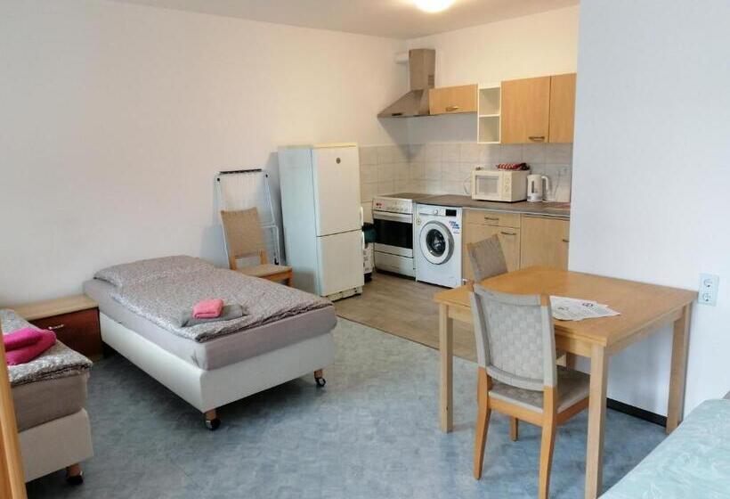 Трехместный Номер Комфорт, Lucky Hostel